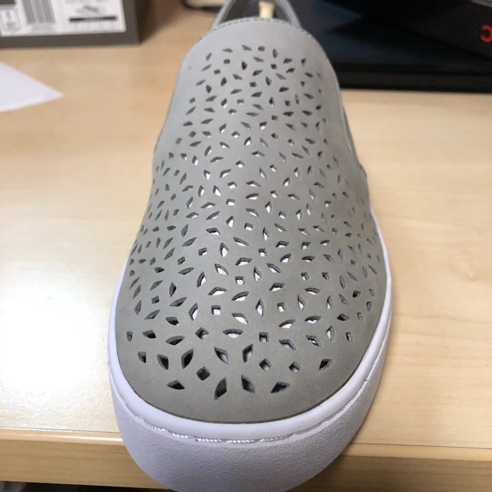 Beautiful and stylish slip-on tennis shoes 👟